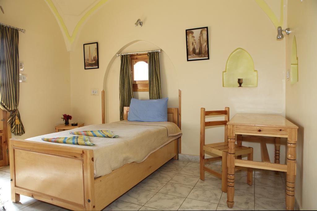 El Fayrouz Hotel Луксор Стая снимка
